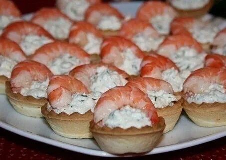 Тарталетки с творожным сыром и креветками