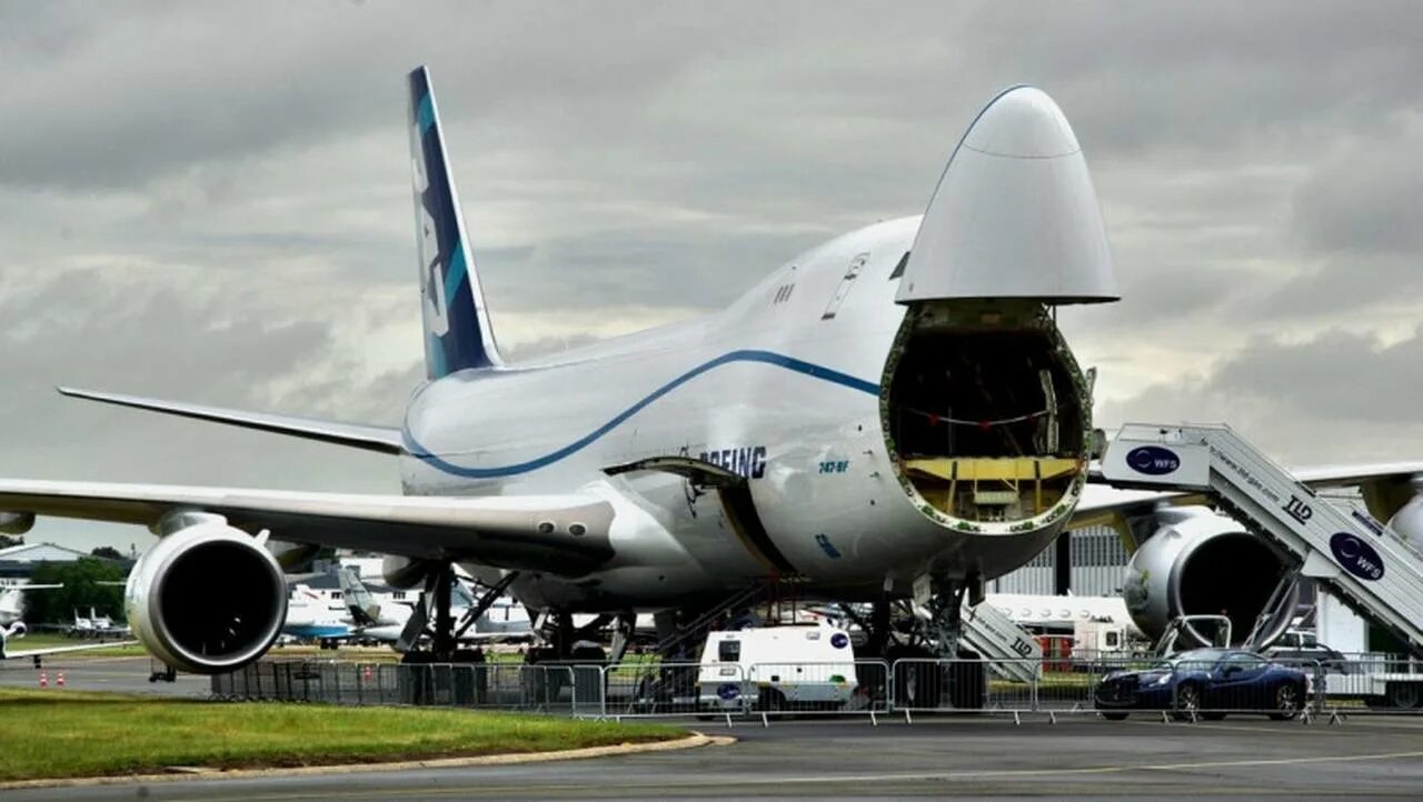 Jumbo jet. Боинг 747-8f. Boeing 747 грузовой. Боинг 747 Волга Днепр. Boeing 747 джамбо.