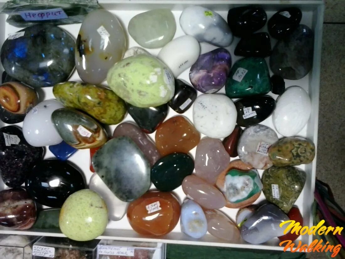 Уральские самоцветы поделочные камни. Натуральный камень строительный материал. Гостиница севастополь рынок самоцветов. Полудрагоценные камни байкала. Обычный камень с земли.