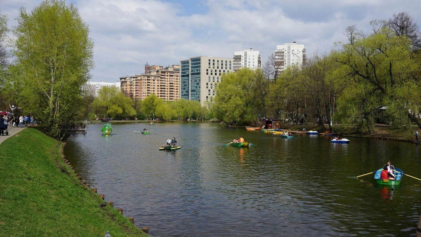 Озеро в москве где. Парк Воронцовские пруды. Усадьба воронцово пруд. Воронцовский парк в Москве. Усадьба воронцово ,большой Воронцовский пруд.