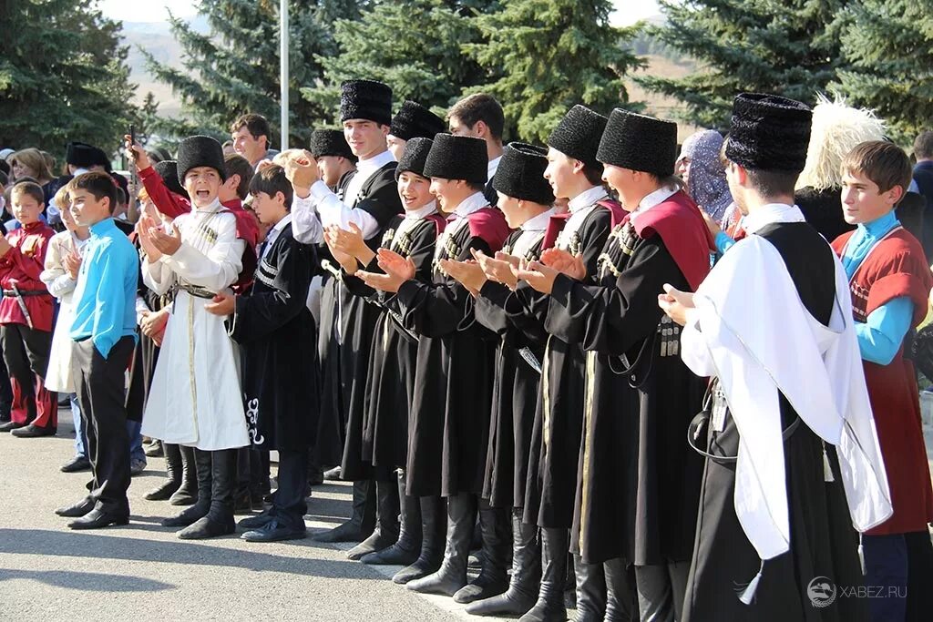 Погода черкесский орловский район. Ансамбль Черкесия Хабез. Черкесск аул Хабез. СОШ аул Хабез. Завтра в Хабезе.