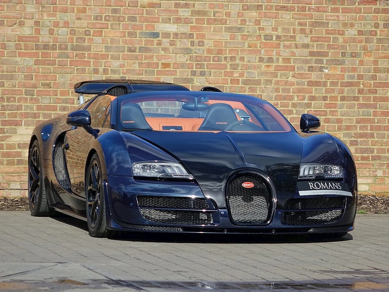 4 grand sport. Бугатти чирон. 4 super sport салон. Bugatti chiron спидометр. Бугатти вейрон 2010 салон.