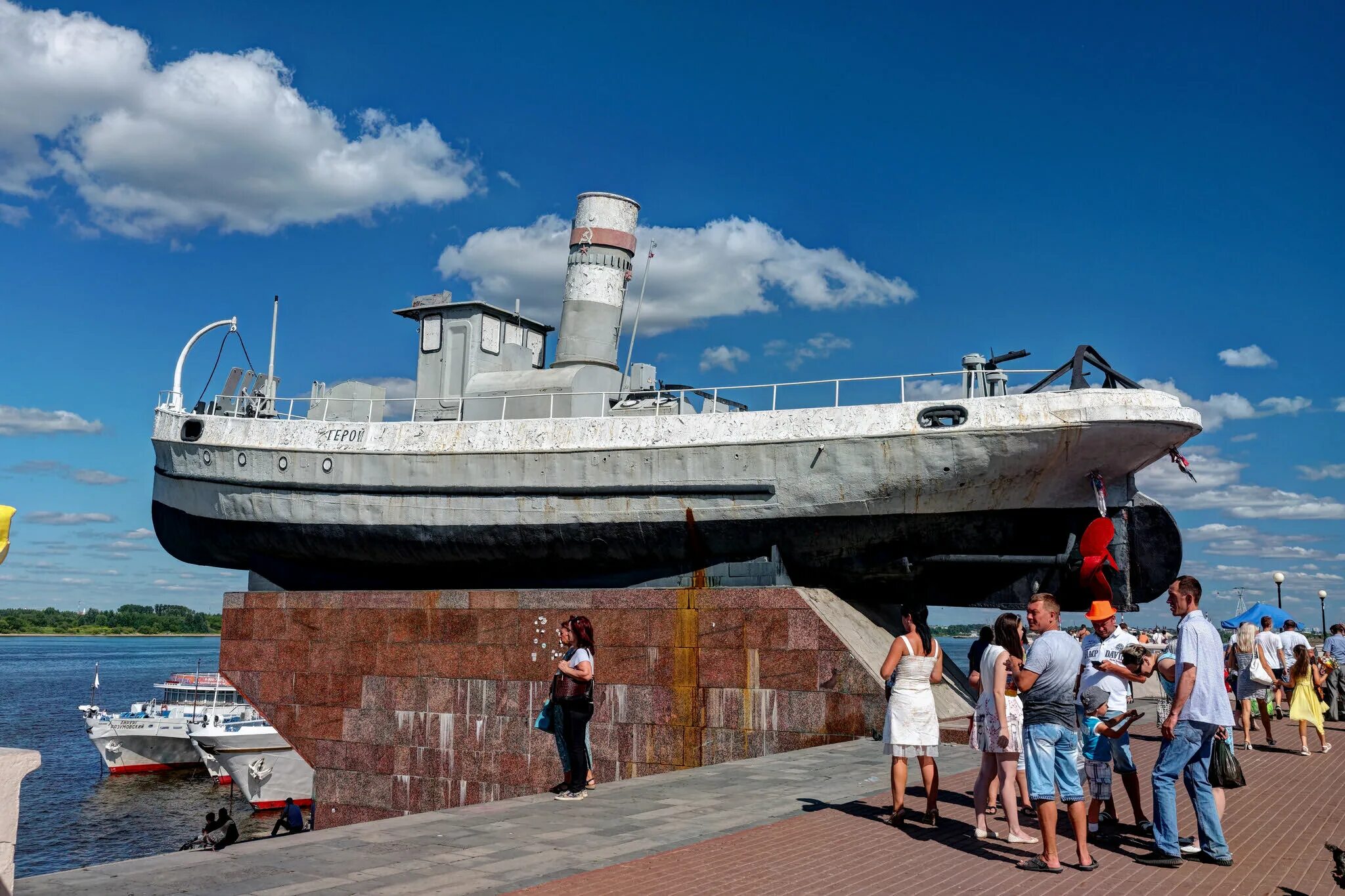 катер нижний новгород. корабль герой нижний новгород. катер нижний новгород. чкаловская лестница катер герой. катер герой в нижнем новгороде.