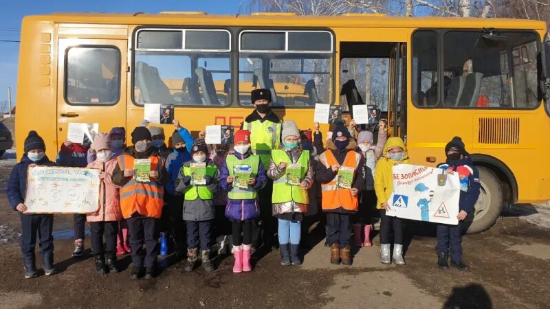 Школьный автобус инструктаж. Безопасность в школьном автобусе. Школьный автобус ПДД. Школьный автобус для детей ПДД. Урок дорожной безопасности в салонах школьных автобусов.