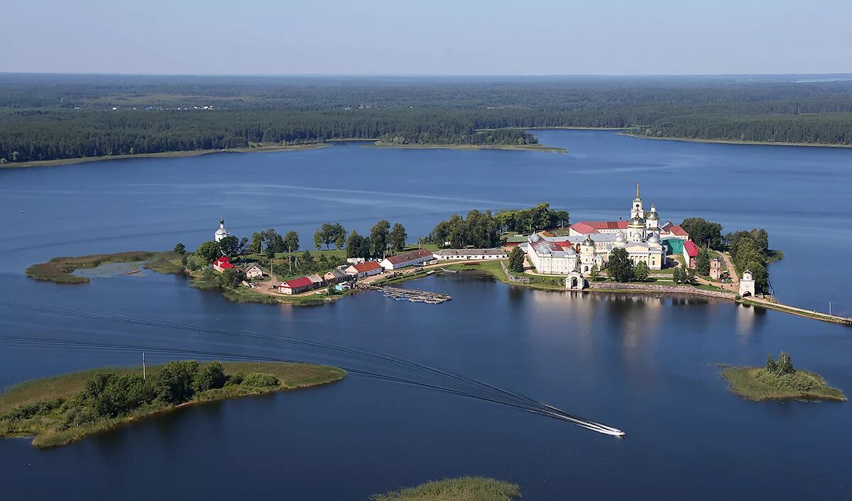 Мо осташковский хаб. Нило-Столобенская пустынь Осташков. Селигер озеро Осташково. Осташков Тверская область Селигер. Озеро Селигер город Осташков.