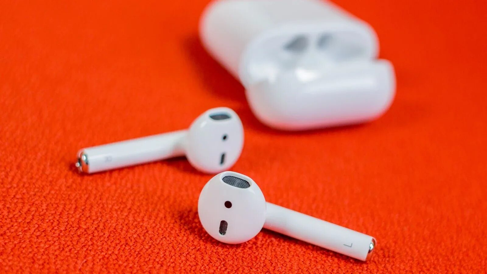 Airpods садится наушник. Наушники эпл аирподс 2. Айрподс 2 наушники. Apple AIRPODS 2 mv7n2. Беспроводные наушники Apple Earpods Pro.