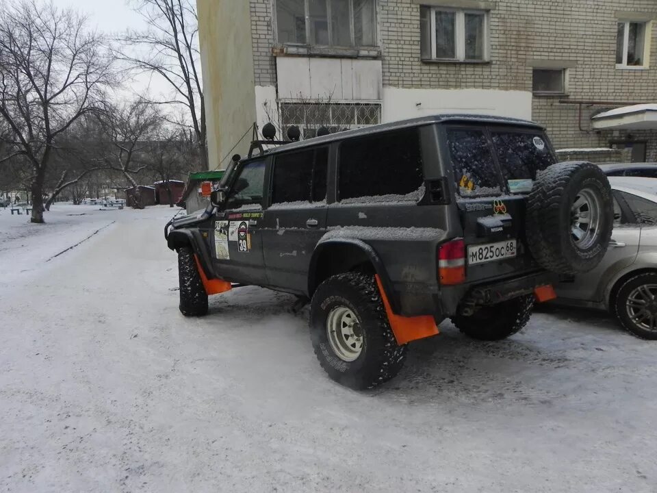 Ниссан сафари приморского края. Nissan Safari y60. Ниссан сафари 60 кузов. Nissan Safari y60 тюнинг. Ниссан сафари 60 камуфляж.