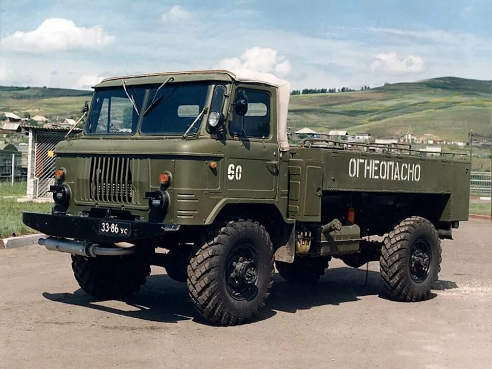 Машины 66 года. Газ 66 тягач. Шишига газ 66. Газ 66 гражданский. Газ 66 1958.