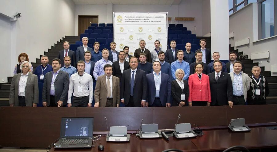 роскосмос начальник. цэнки мирный. роскосмос товарный знак. генерал поповкин. сотрудники роскосмоса.