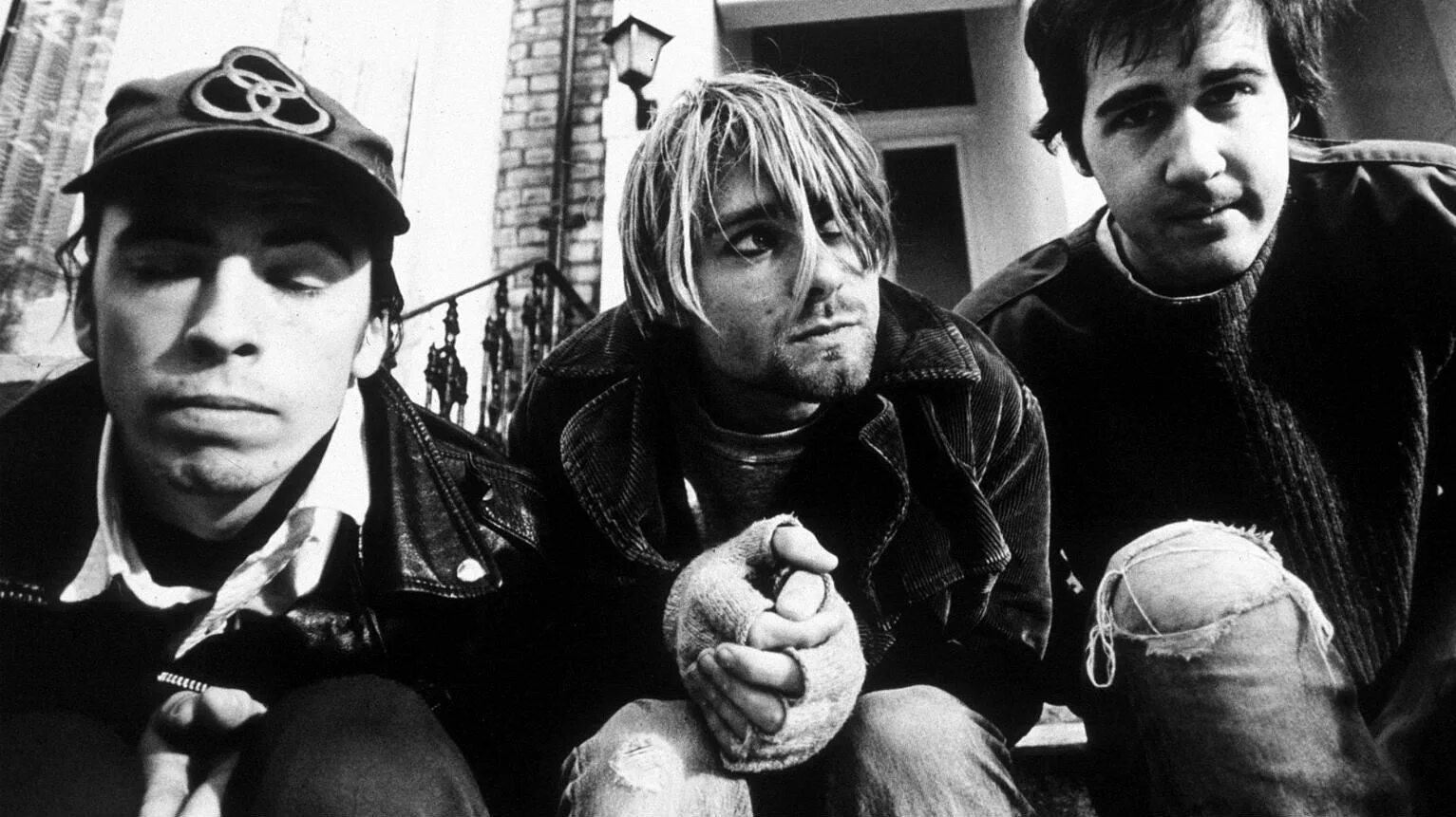 Nirvana музыка. Группа Нирвана Курт Кобейн. Курт Кобейн с группой. Нирвана 1990. Группа Нирвана Курт Кобейн фото.