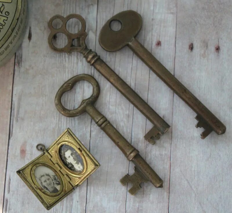 Куплю старые ключи. Старинный ключ. Антикварный ключ. Старинные ключи от замков. Антикварный ключик.