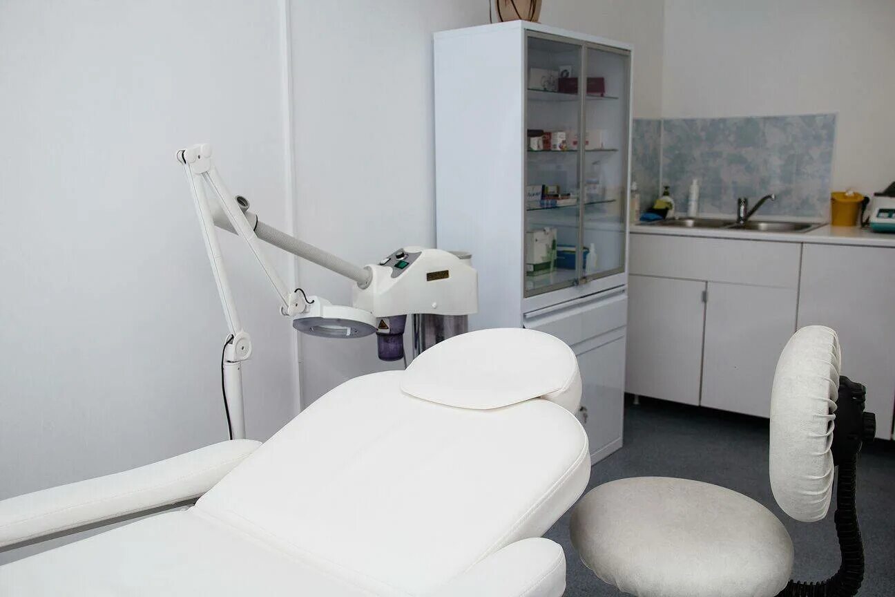 Идеалиста екатеринбург. Дом главного горного начальника екатеринбург. Бебеля 114 екатеринбург салон красоты. Idealista логотип. Idealista сочи клиника.