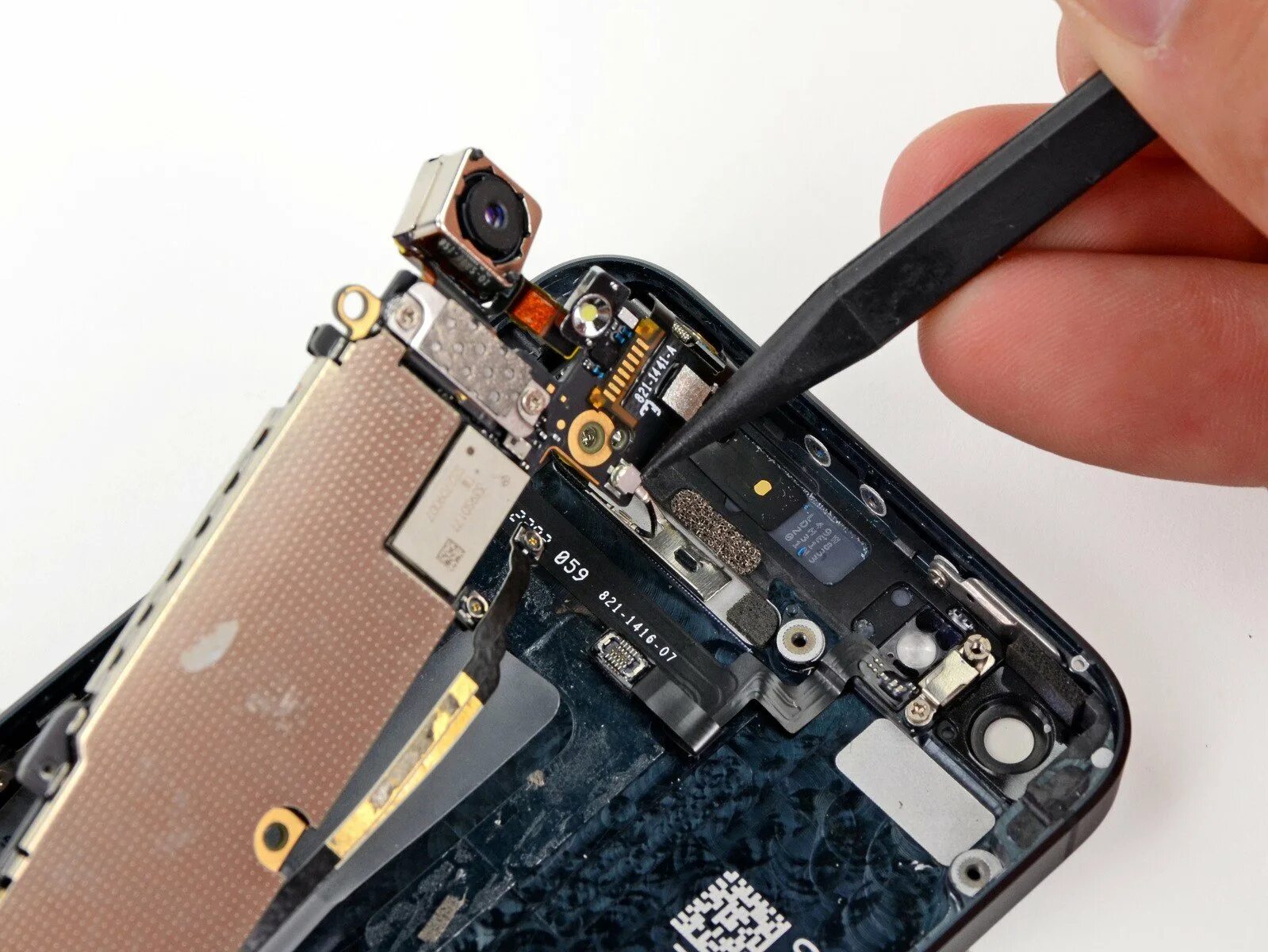 Айфон плохо ловит связь. Вай фай модуль айфон 5s. iphone 5s антенна wifi. антенна iphone 5. iphone se wi-fi модуль.