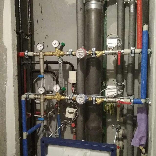 слесари сантехники. сантехник молодечно. сантехника. сантехник молодечно. 26 кадр монтаж и эксплуатация внутренних сантехнических устройств.