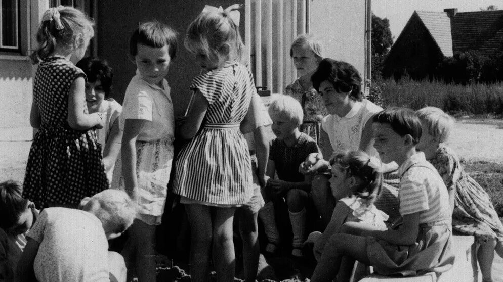Dem kind. Die Rechte der kinder (1997- ) Германия. Kinder 1966.