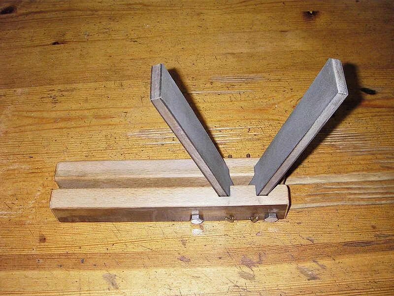 Приспособление для ножей. Брусок 20 градусов для заточки. держатель угла заточки hatamoto hs1091. держатель для брусков заточки ножей. держатель угла заточки для ножей 20 градусов.