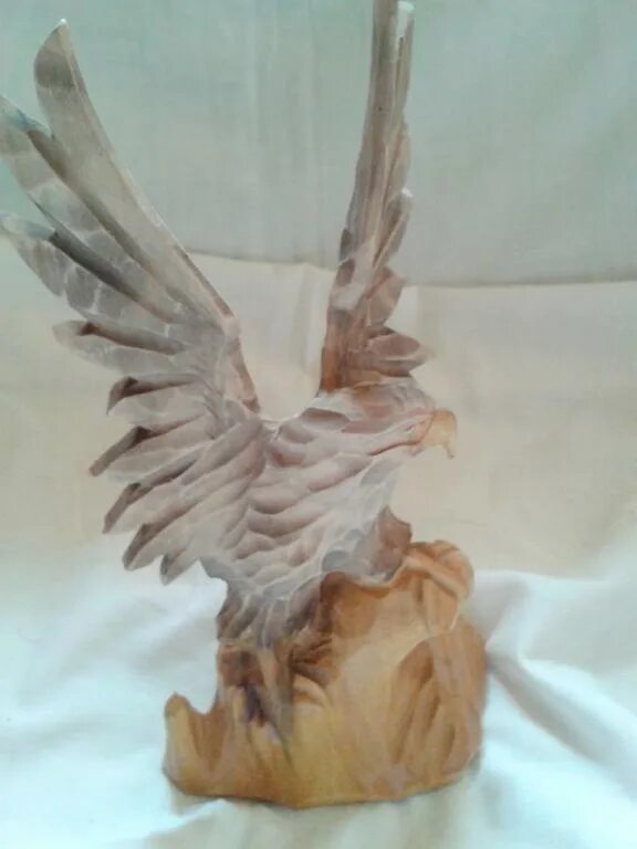 Деревянный Орел статуэтка. Фигурка орла из дерева. Статуэтка орла из дерева. Фигурки Орлов из дерева.