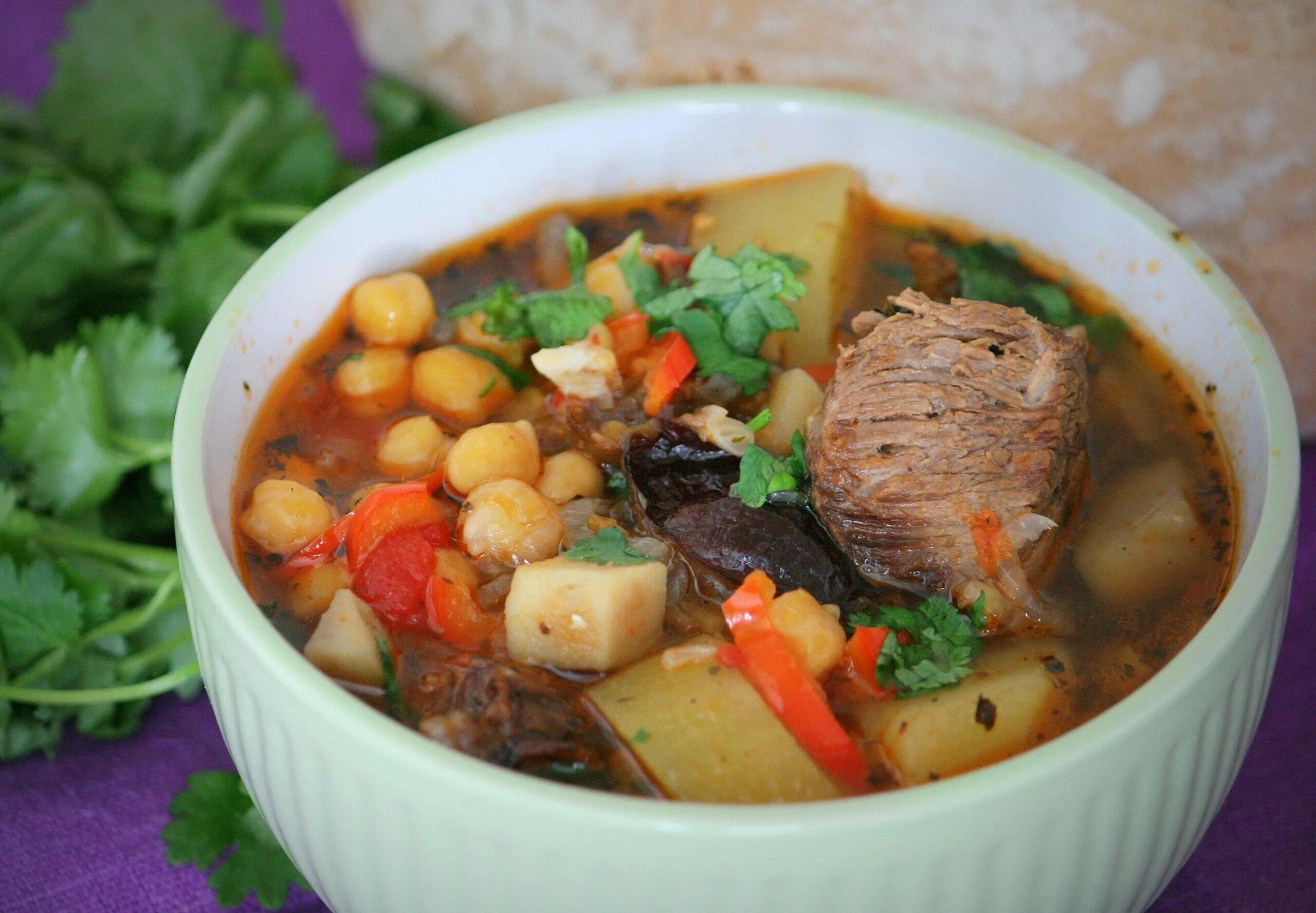 Кавказские супы рецепты. Кавказский суп из говядины. Коурма бозбаш. Харчо шурпа. Острый томатный суп.