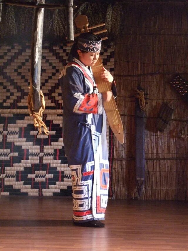Ainu pattern. Айны. Музыка айнов. Деревня айнов хоккайдо. Айны народ.