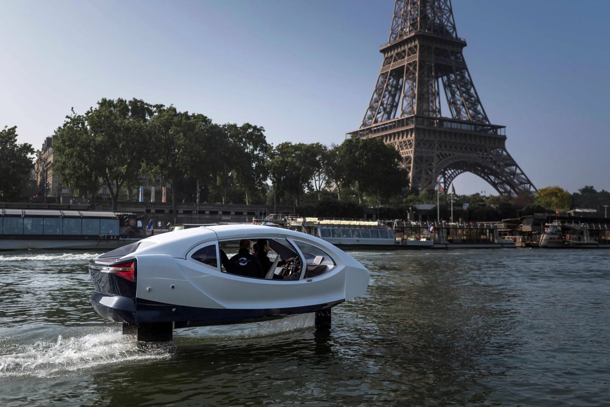 Flying paris