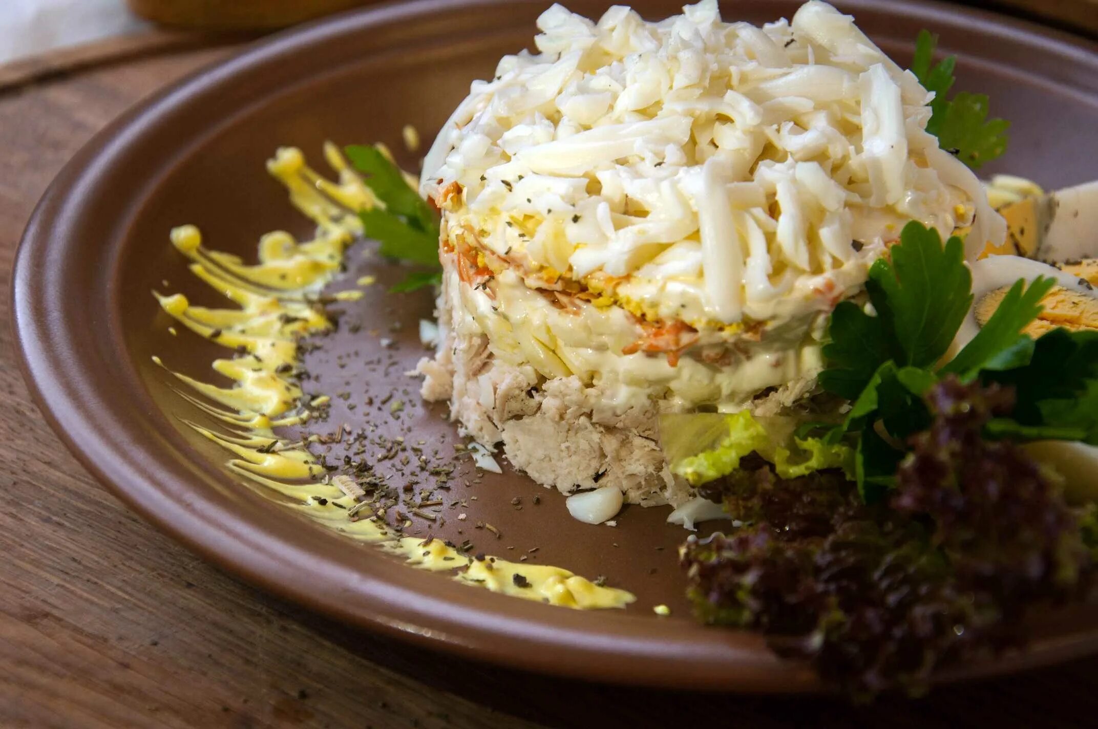 Салаты на шведский стол. Салат девичий. Салат нисуаз с тунцом фото. Салат девичий. Салат мужской каприз с корейской морковкой.