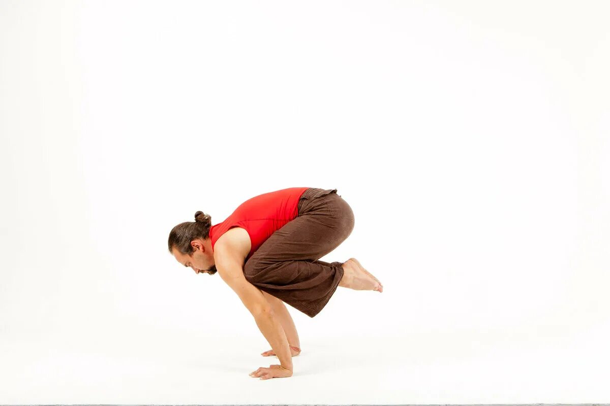 Поза вертушка. Поза 49. Поза 49. Поза 49 фото. Титтибхасана поза светлячка.