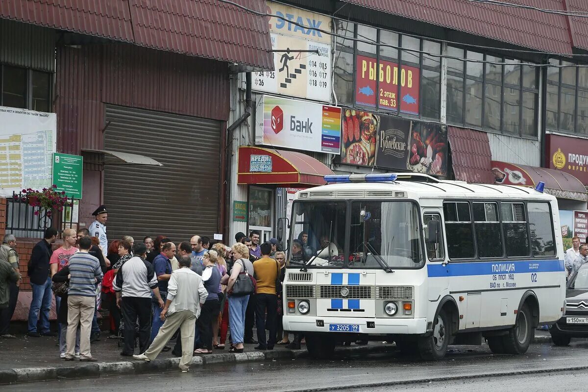 Метро выхино закроют. Выхино рынок. Рынок на Выхино в 2005 году. Выхино старый рынок. Выхино рынок 1990.