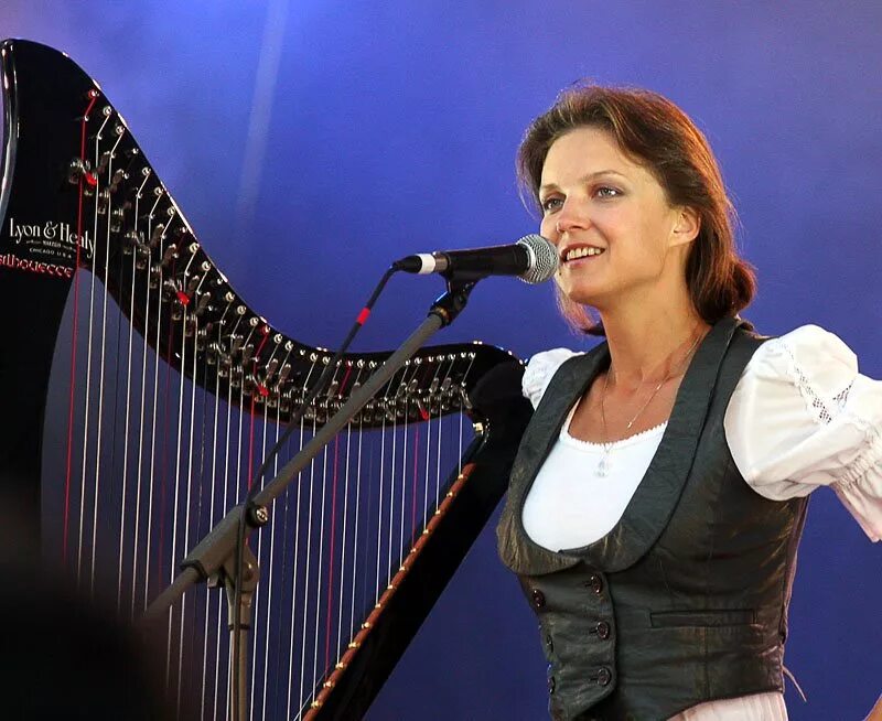 ольга корягина романовская. ольга серябкина. маша и медведи группа 2021. группа моя мишель. солистка группы delain 2020.