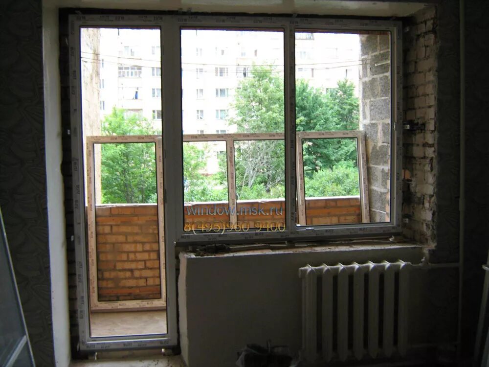 балконный блок рехау. балконный блок пластиковые окна. установка балконной двери и окна. оконный проем на лоджию. деревянные окна.