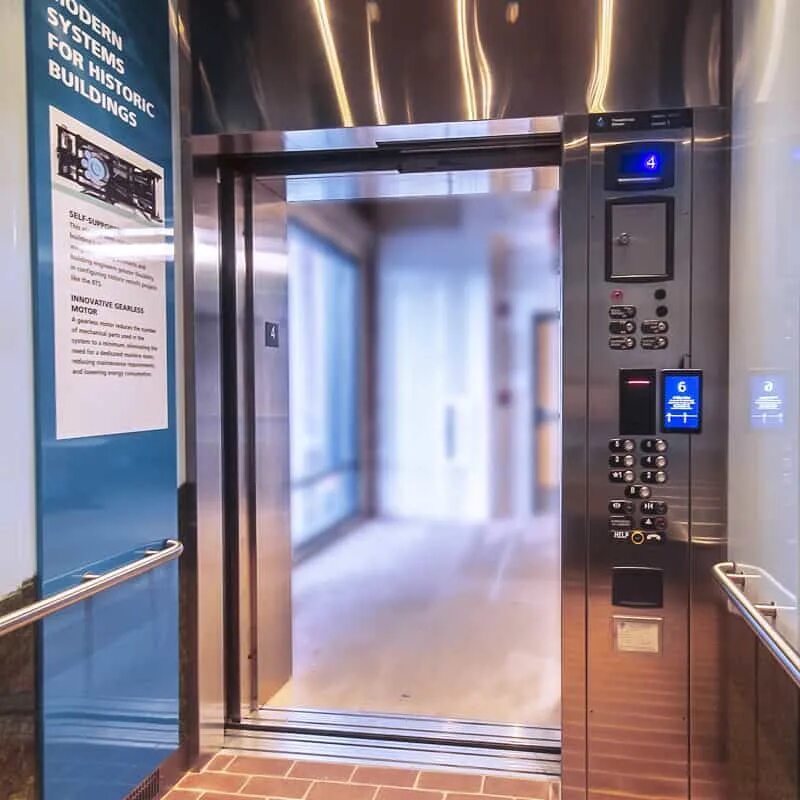 Три вертикальный лифта. Лифт на станции Достоевская. Электрический лифт. Дисплей лифта. Стеклянный лифт.