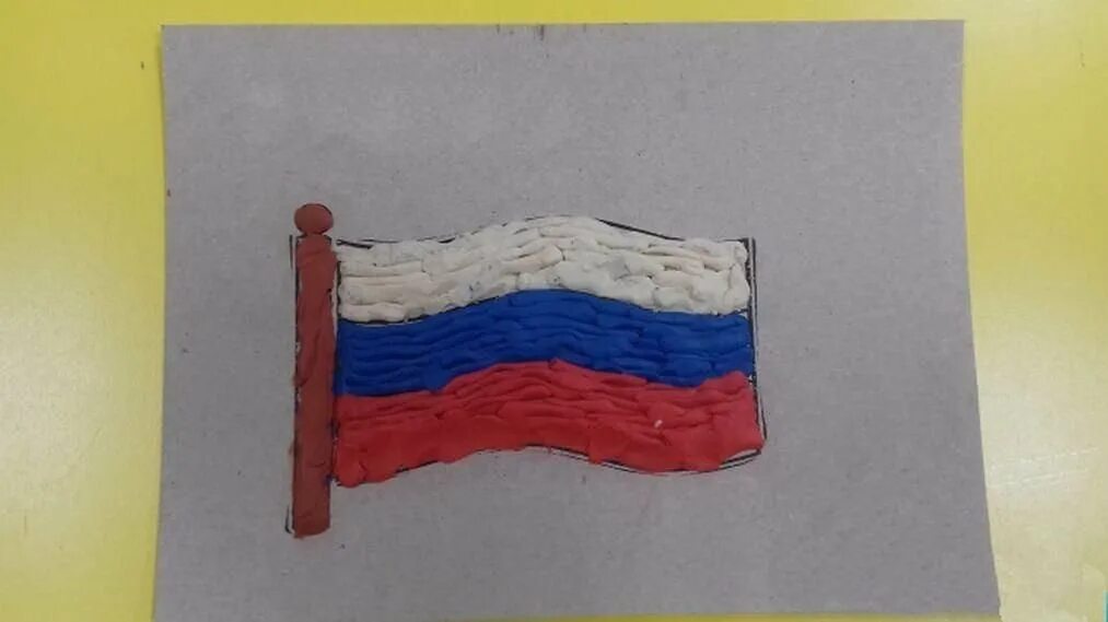Создай собственный флаг. Пластилинография флаг России. Флаг России пластилинография в младшей группе. Поделка флаг. Поделка российский флаг.