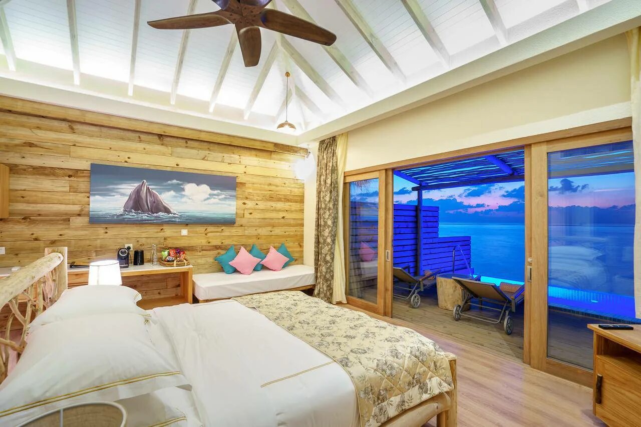 You live in hotel me. Отель cocoon maldives 5. you &amp; me by cocoon 5* мальдивы. you me by cocoon maldives 5. отель you &amp; me by cocoon maldives 16+.