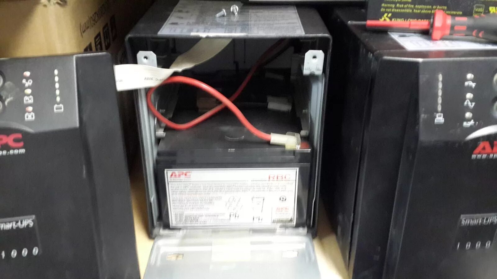 Apc ups 1000 аккумулятор. APC Smart ups 1000 аккумулятор. APC Smart ups 1500 аккумулятор. APC SC 1000 ups аккумулятор. APC Smart ups RT 1000 аккумуляторы.