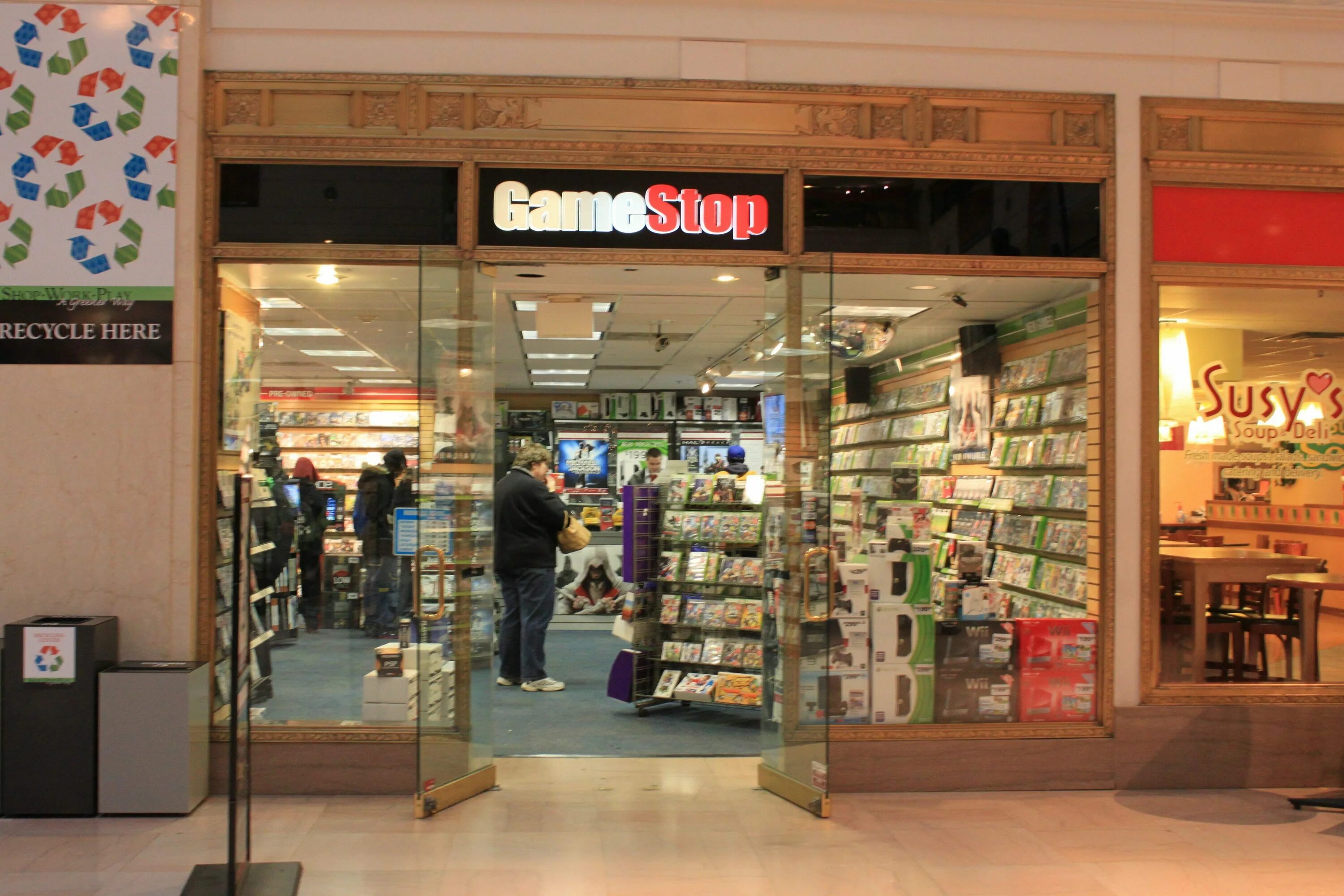 GAMESTOP магазин. GAMESTOP магазин в Америке. Game stol. Магазин игр в Америке.