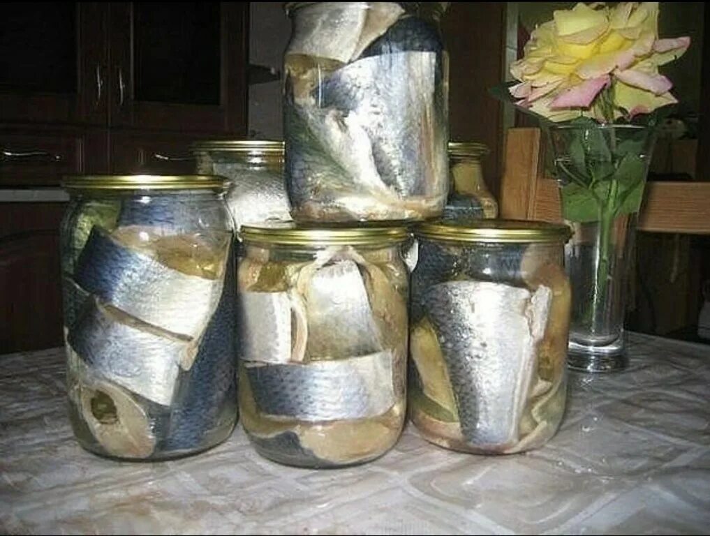 Рыба соленая в банках. Консервы. Банки под рыбу. Жестяные банки для консервов. Банка под пресервы 500 мл.