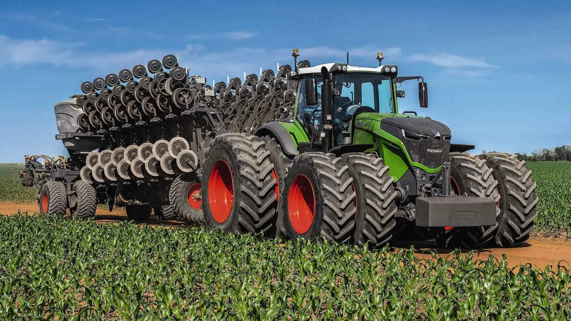 Тракторный бюджет. Fendt 1000 Vario. Трактор Фендт 1050. Самый мощный трактор Фендт. Трактор Фендт черный.