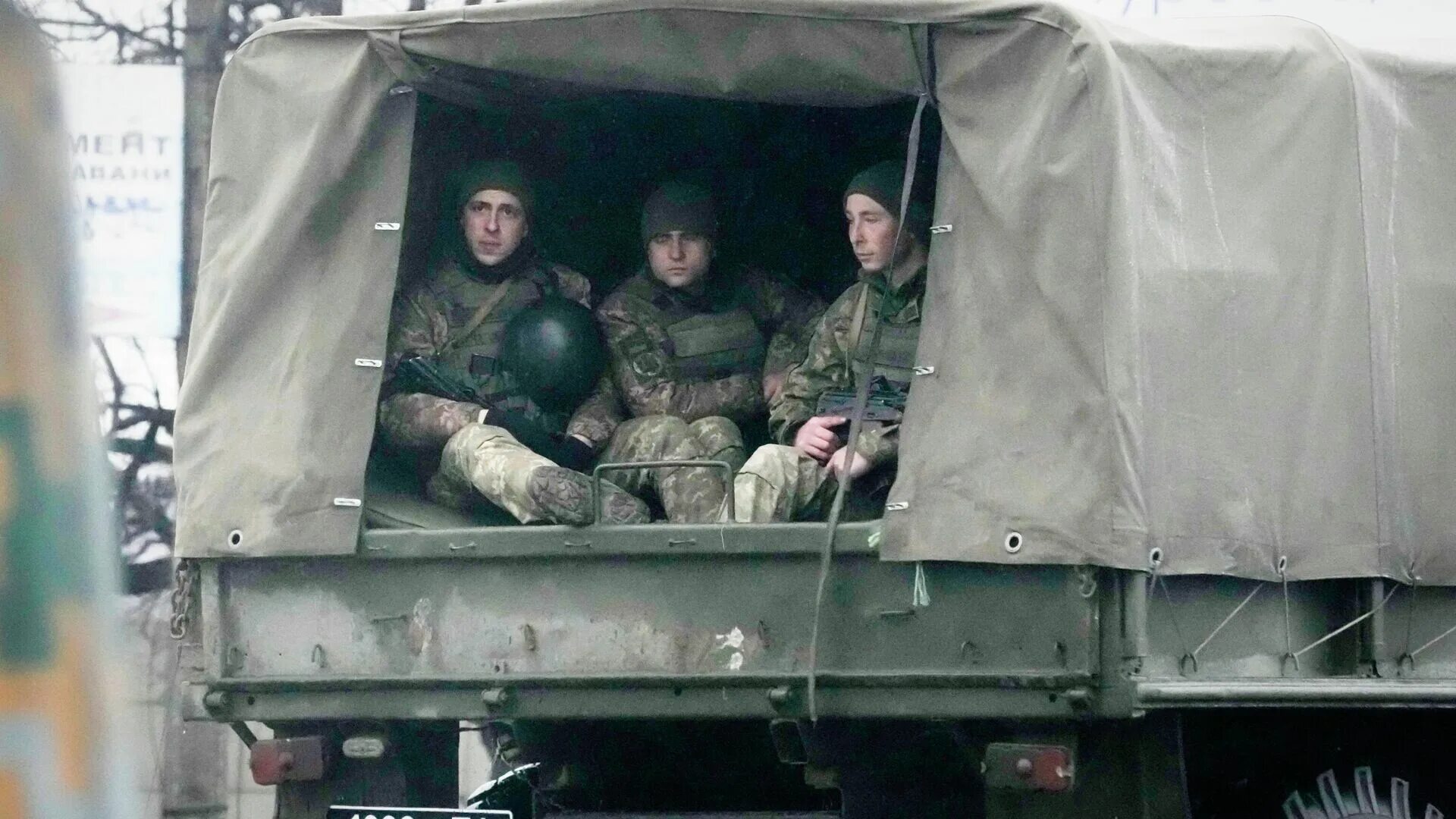 Украинские военные. Русские солдаты едут на Украину. Войска РФ едут на Донбассе. Рф украина 24 февраля
