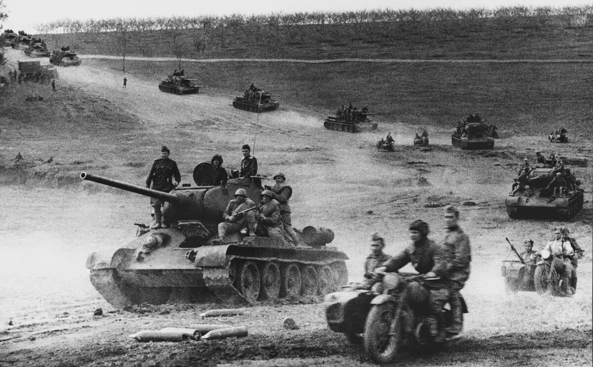Осень 1944 года. Т-34 операция Багратион. Операция Багратион 1943г. Танк т 34 ВОВ. Битва за Балатон.