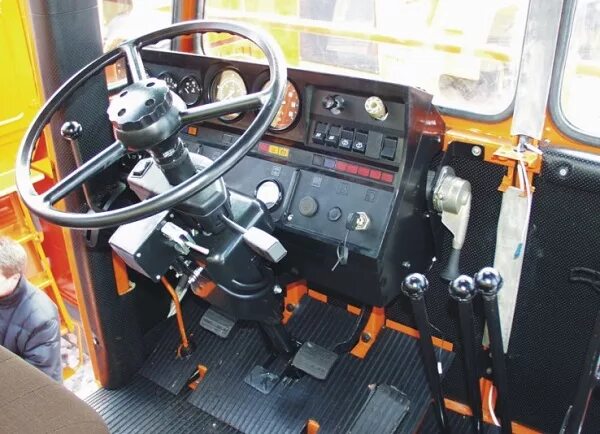 К-700 кировец салон кабины. Кировец к 701 кабина. Кабина на ка 700. Управление трактором кировец. Кировец к7м кабина.