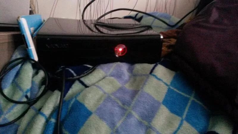 Сканер горит красным. Xbox 360 красный индикатор. xbox 360 fat горит красный индикатор. xbox 360 s красный индикатор. xbox 360 e горит красным.