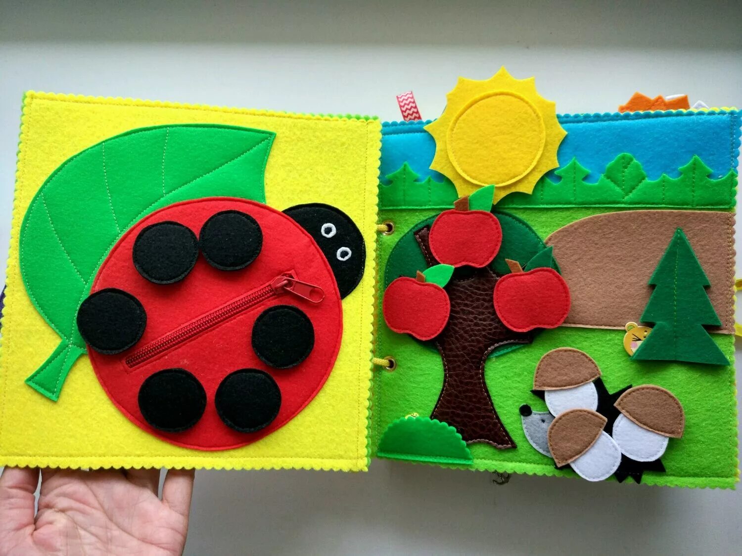 Развивающие книжки из фетра. Фетровые книжки для детей. Мелкая моторика для детей задания. Трафареты для развивающей книжки. Анимашка развивашка.