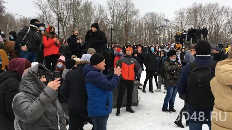 Митинг в липецке. Липчане толпа. Несогласованный митинг Липецк 2022. Выступление Игнатовского липец3. Реж многолюдный.