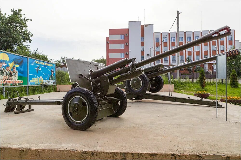 Ивановский военный музей. Мемориал ВДВ Иваново. Аллея десантников Иваново. Сквер десантников г Иваново. Музей военной техники в Иваново.