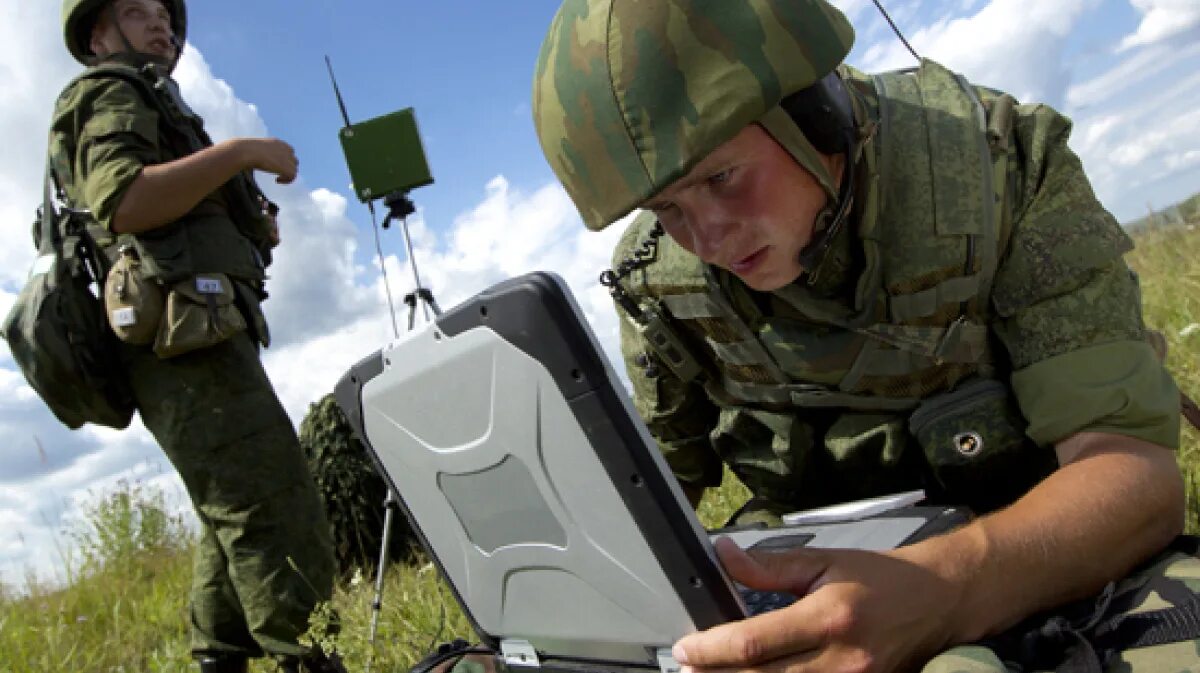 Войска связиста. Войска связи Российской Федерации Связисты. Военный Связист. Армия России Связисты. Связист в армии.