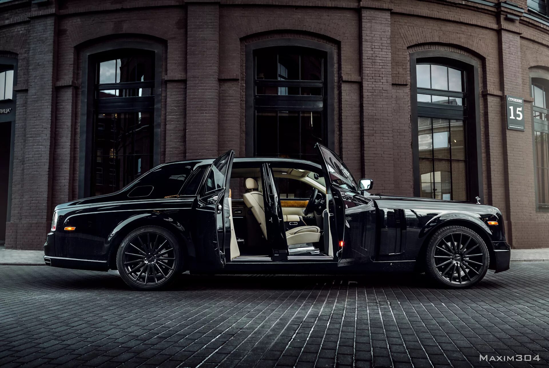 Акума роллс ростов. Роллс Ройс Фантом мансори. Роллс Ройс Брабус. Rolls Royce Ghost Mansory 2022. Rolls Royce Brabus 700.