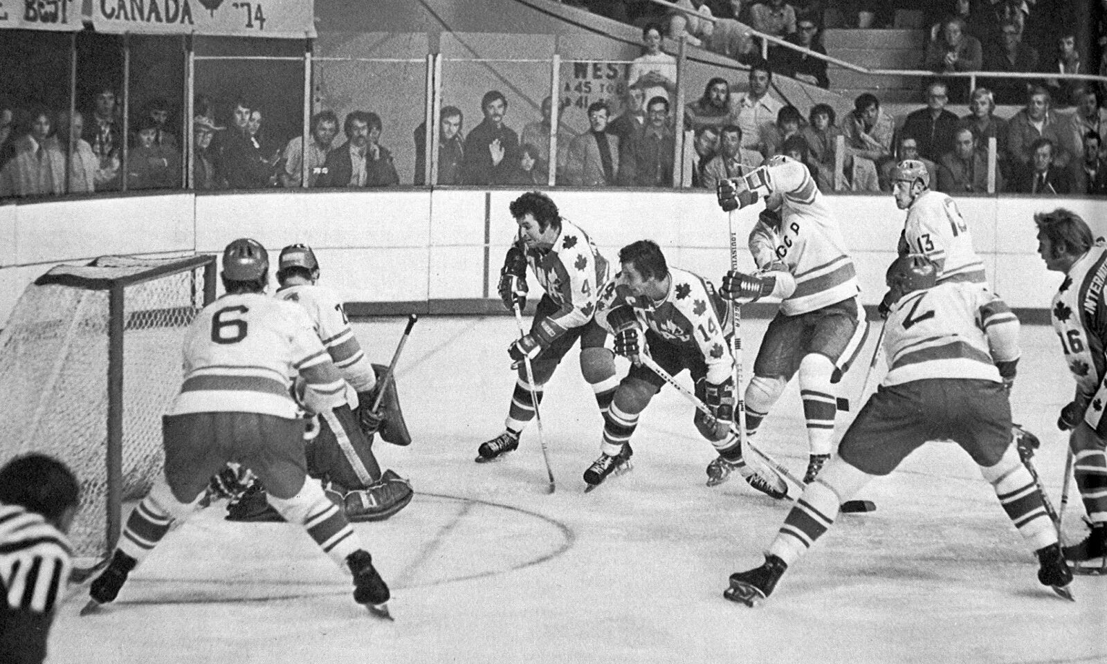 Какая страна 1974 году. Суперсерия СССР Канада 1974. Хоккей 1974 СССР Канада. Канада суперсерия 1972. Бобби Халл суперсерия 1974.