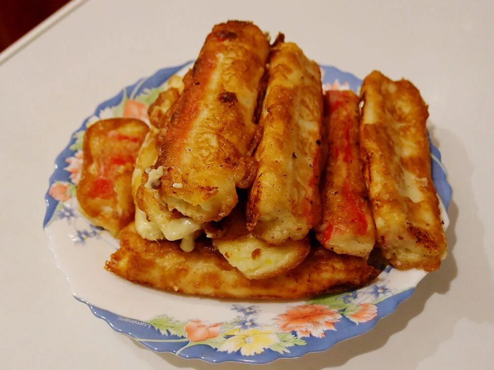Крабовые палочки в кляре с сыром. Рецепт крабовые палочки в кляре на сковороде. Кляр для крабовых палочек для жарки. Рецепт крабовые палочки в кляре на сковороде. Рецепт крабовые палочки в кляре на сковороде.