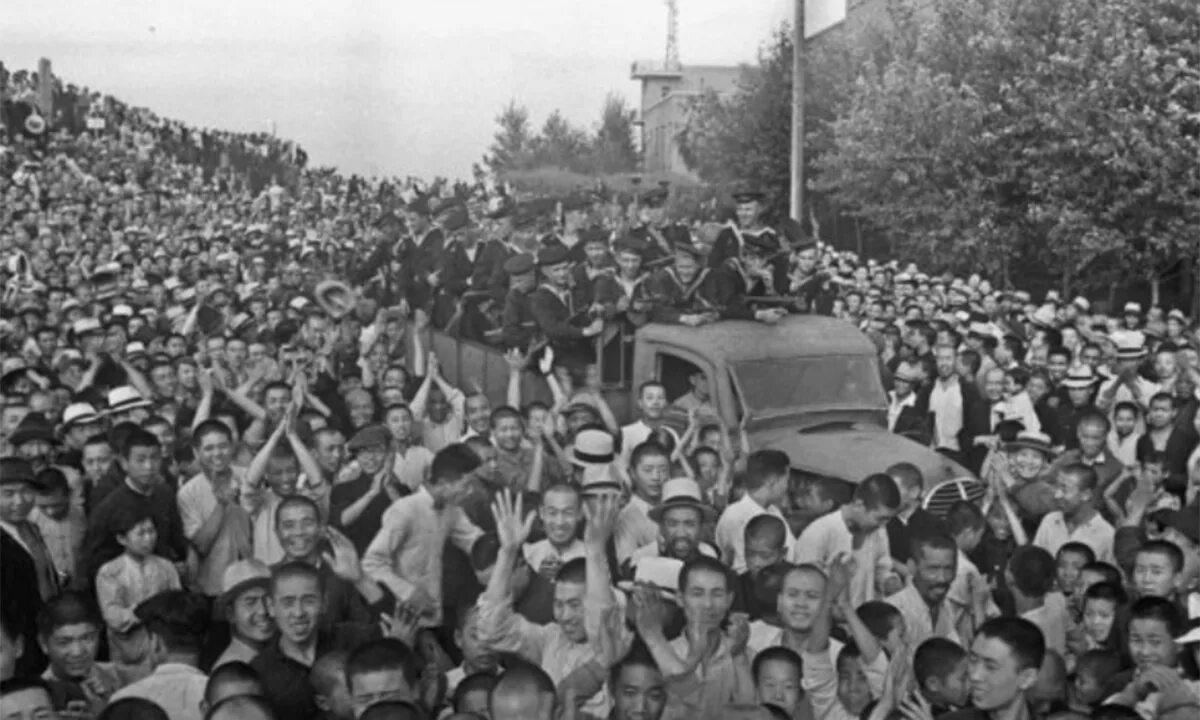 16 сентября 1945 парад в харбине. Харбин 1945. Парад в Харбине 1945г. Харбин парад Победы 1945. Парад белой армии Харбин 1945.