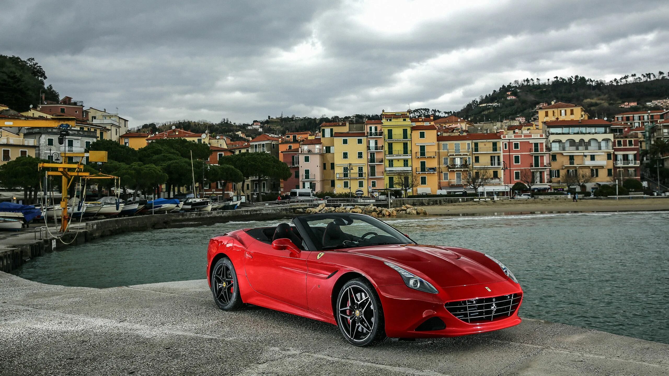 Красные машины фото. Машина Ferrari California. Феррари Калифорния красная. Феррари кабриолет 2021. Novitec Rosso Ferrari gtc4lusso.