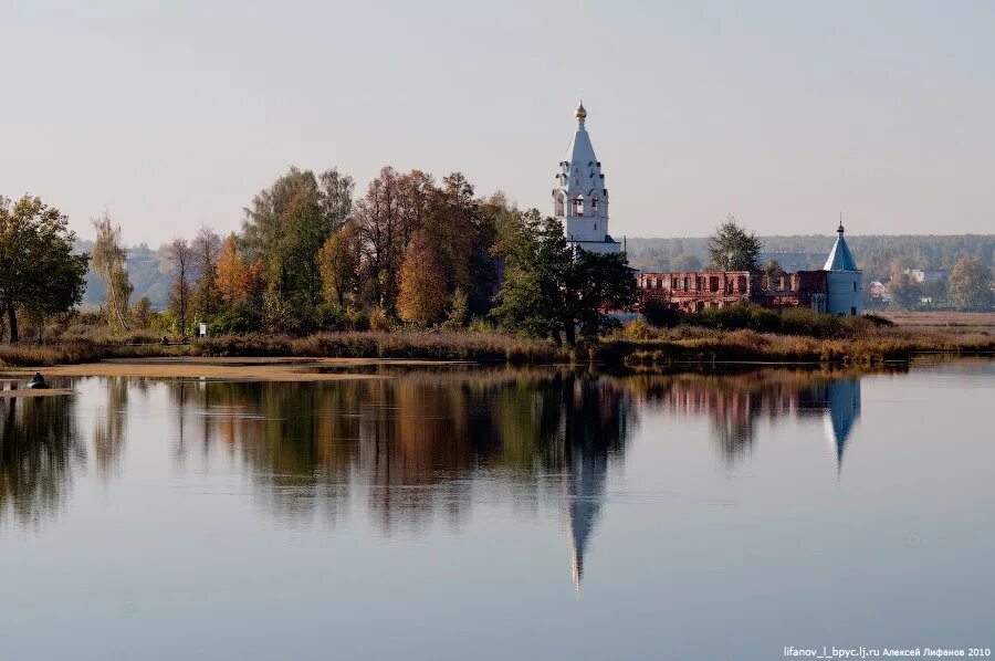 Свято троицкий нижегородская область. Свято-Троицкий Островоезерский монастырь. Свято Троицкий Островоезерский монастырь Нижегородская область. Троицкий Островоезерский монастырь в Ворсме. Ворсма монастырь на острове.